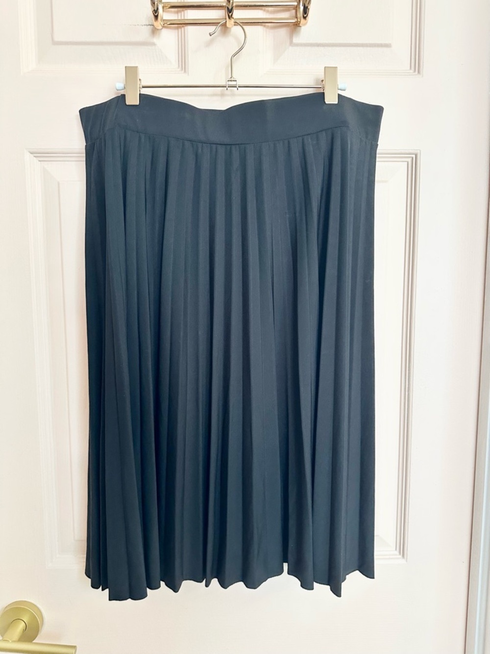 Black pleated Covington skirt